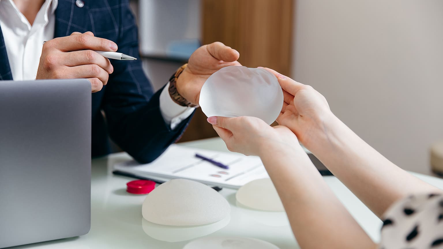 あるタイプのインプラントは他のタイプのインプラントより安全ですか?