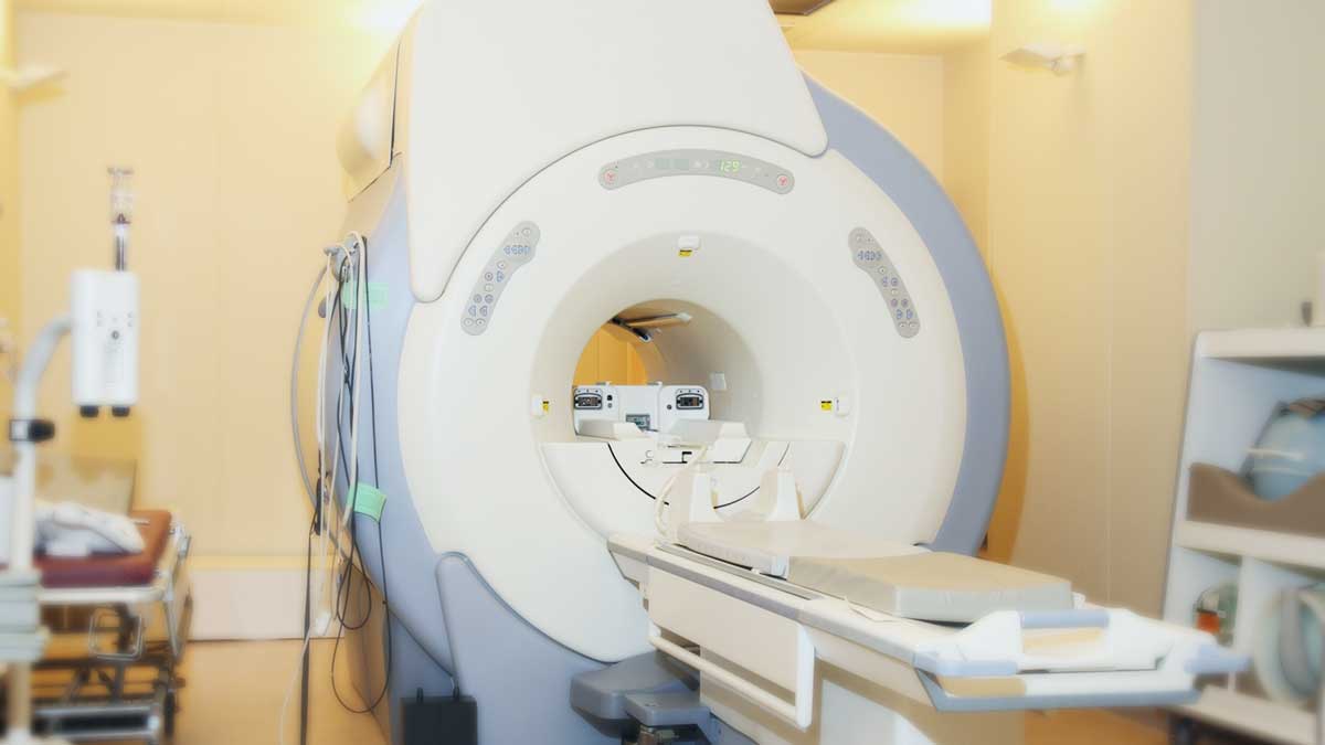 【医師執筆】MRI検査とレントゲン検査の違い